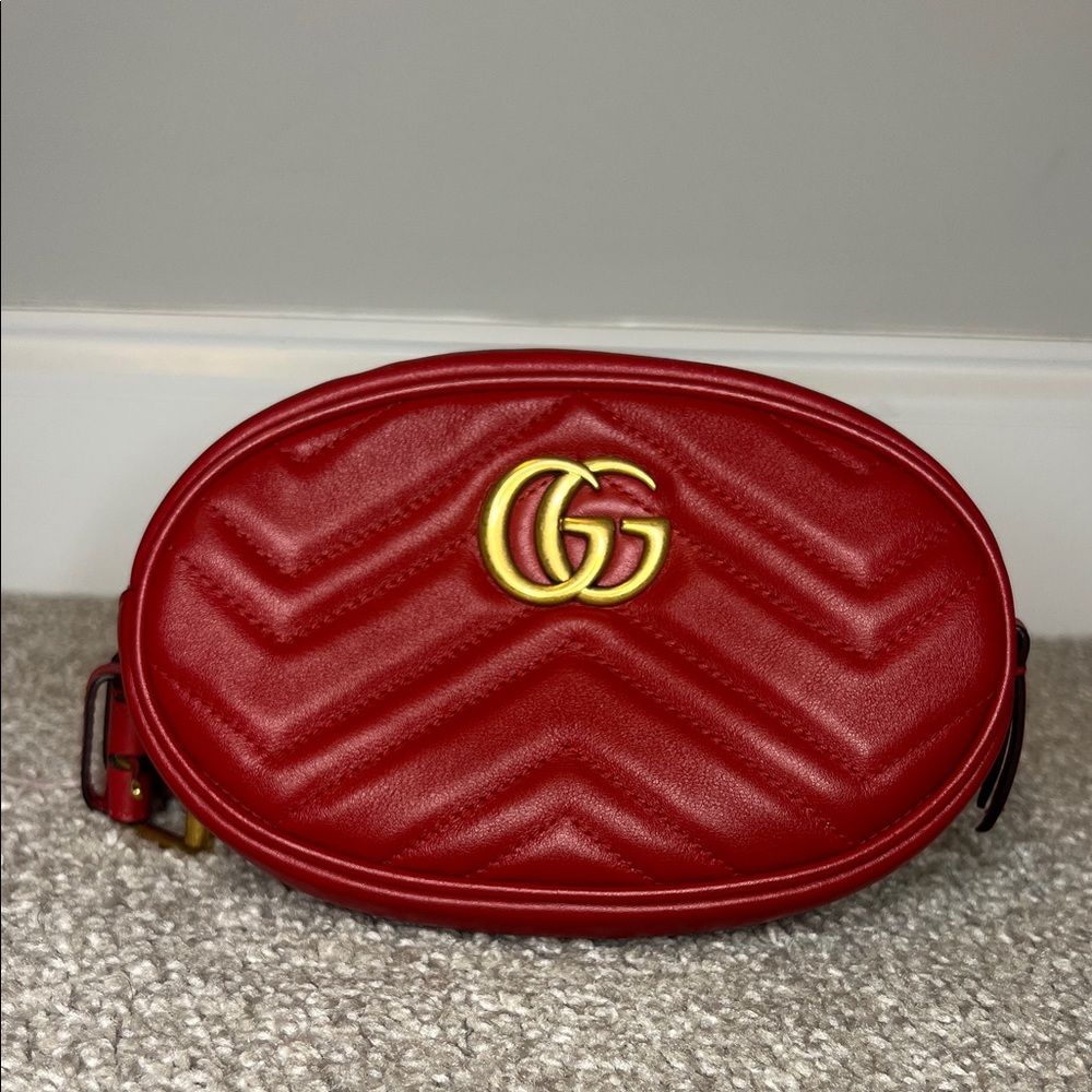 Gucci Red Mini Belt Bag with Gold Logo - Picture 2 of 14